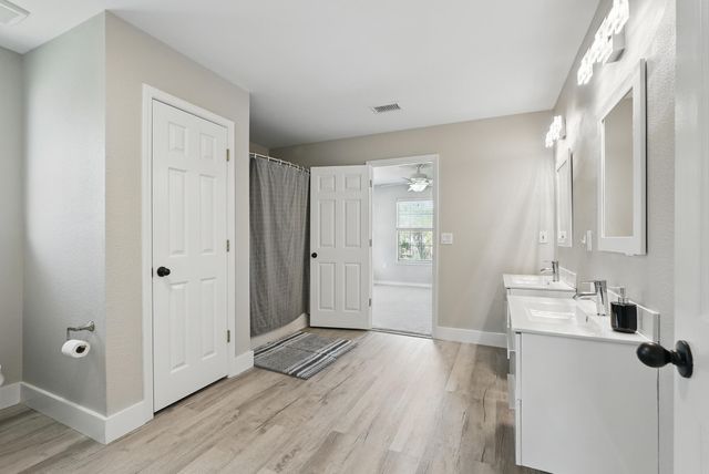 1004 Freeport Court, Mary Esther, FL 32569