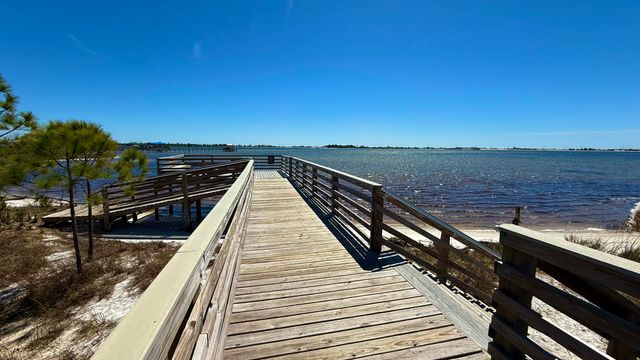 1004 Freeport Court, Mary Esther, FL 32569