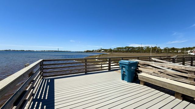 1004 Freeport Court, Mary Esther, FL 32569