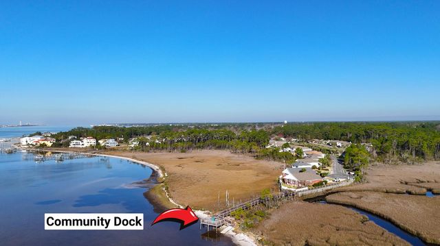 1004 Freeport Court, Mary Esther, FL 32569