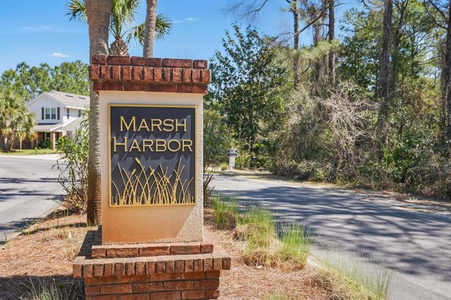 1004 Freeport Court, Mary Esther, FL 32569