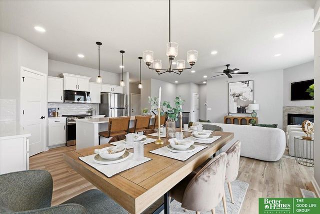 12004 S 107 Avenue, Papillion, NE 68046