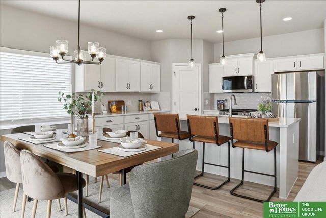 12004 S 107 Avenue, Papillion, NE 68046