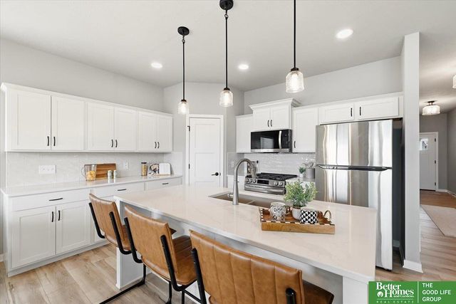12004 S 107 Avenue, Papillion, NE 68046