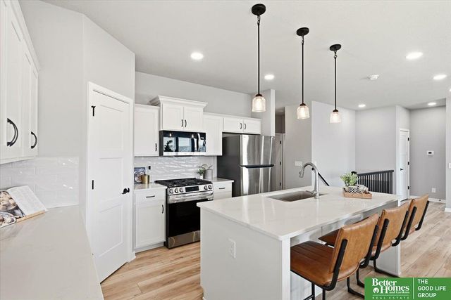 12004 S 107 Avenue, Papillion, NE 68046