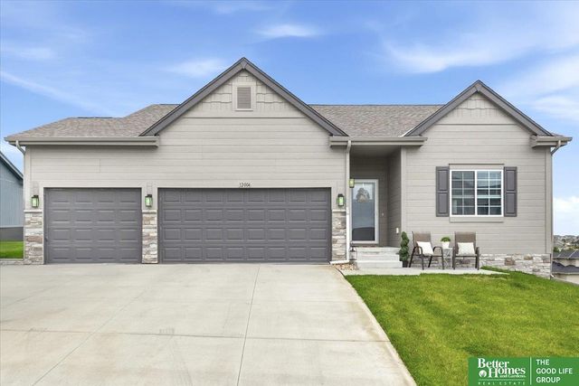 12004 S 107 Avenue, Papillion, NE 68046