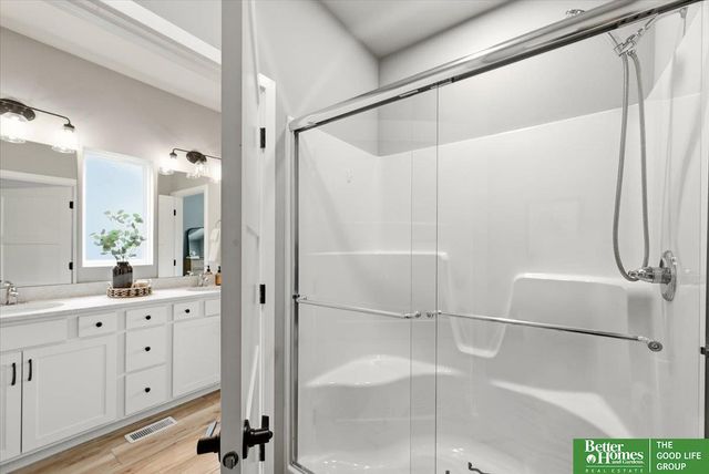 12004 S 107 Avenue, Papillion, NE 68046