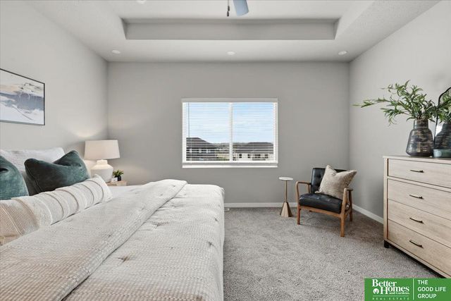 12004 S 107 Avenue, Papillion, NE 68046