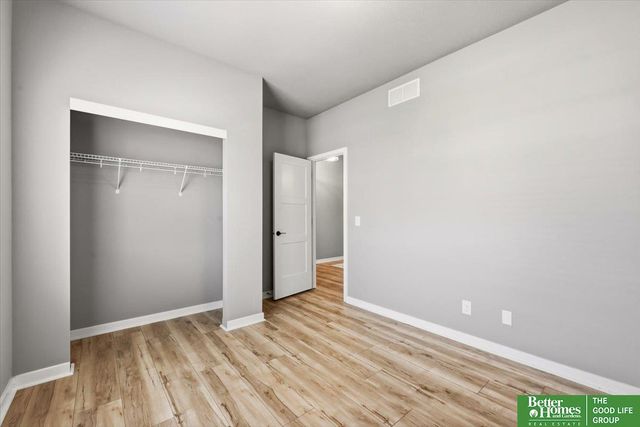 12004 S 107 Avenue, Papillion, NE 68046