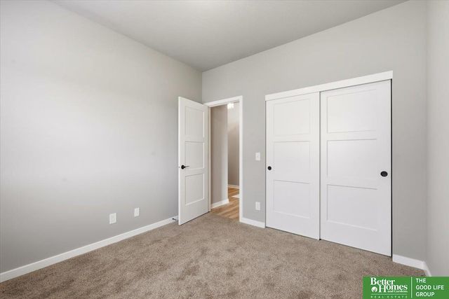 12004 S 107 Avenue, Papillion, NE 68046