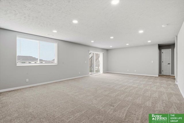 12004 S 107 Avenue, Papillion, NE 68046