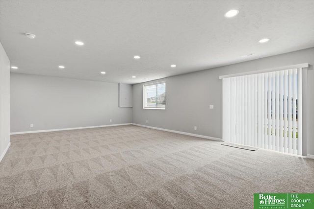 12004 S 107 Avenue, Papillion, NE 68046