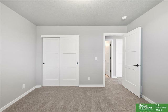 12004 S 107 Avenue, Papillion, NE 68046