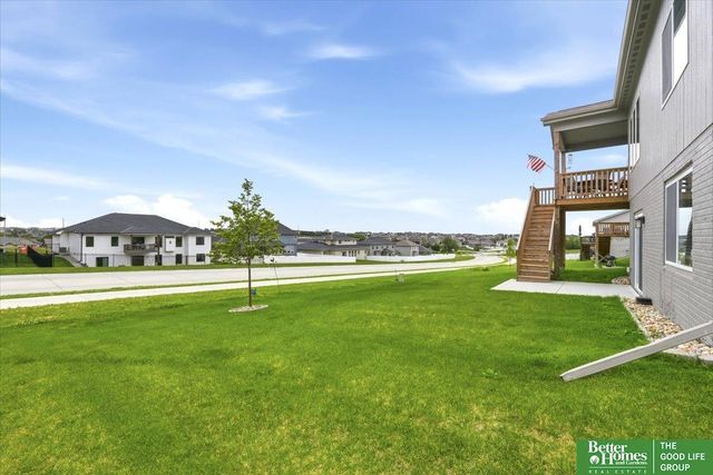 12004 S 107 Avenue, Papillion, NE 68046