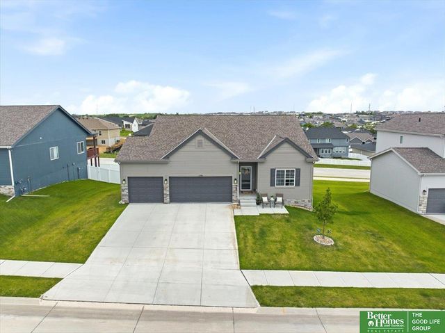 12004 S 107 Avenue, Papillion, NE 68046