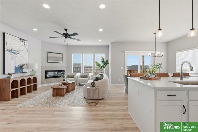 12004 S 107 Avenue, Papillion, NE 68046