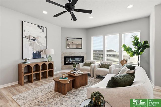 12004 S 107 Avenue, Papillion, NE 68046