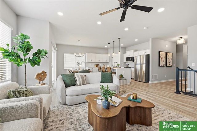 12004 S 107 Avenue, Papillion, NE 68046