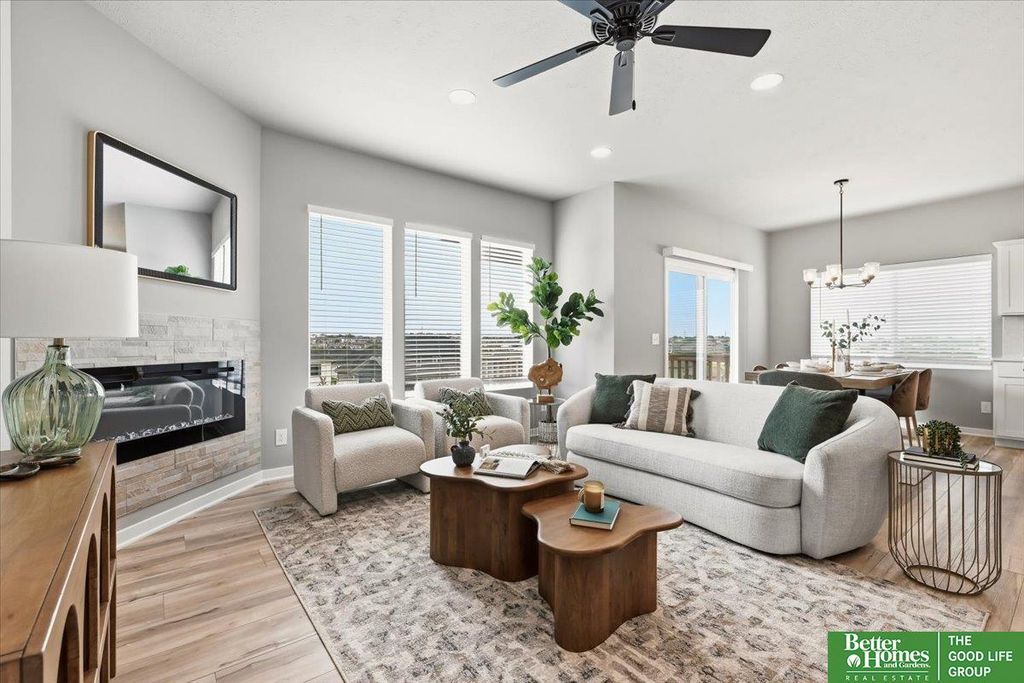 12004 S 107 Avenue, Papillion, NE 68046