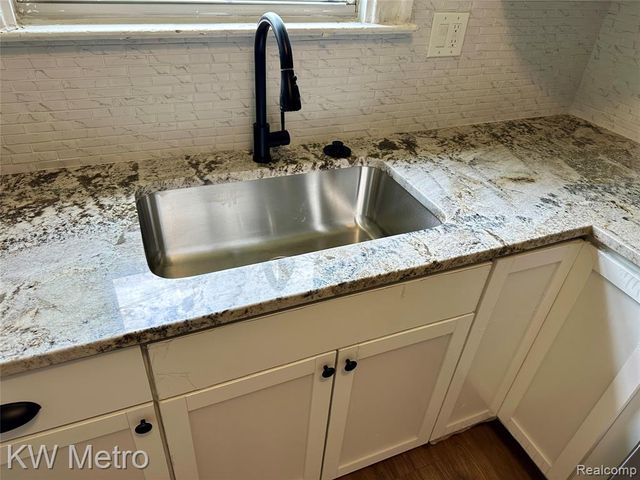 3289 W Northwestern Street, Detroit, MI 48206