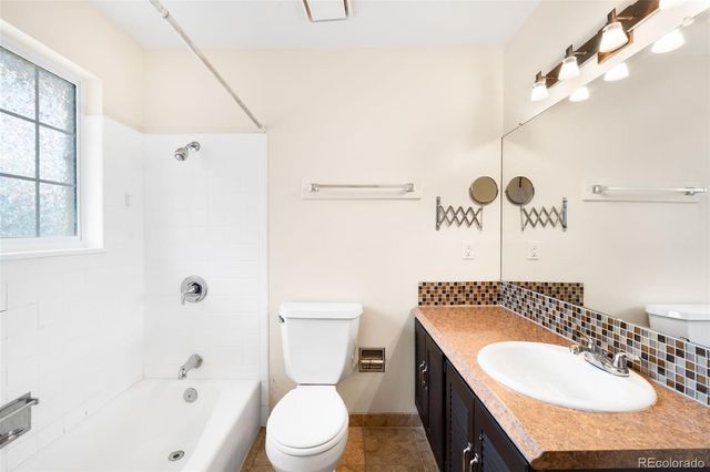 6984 S Spruce Drive, Centennial, CO 80112