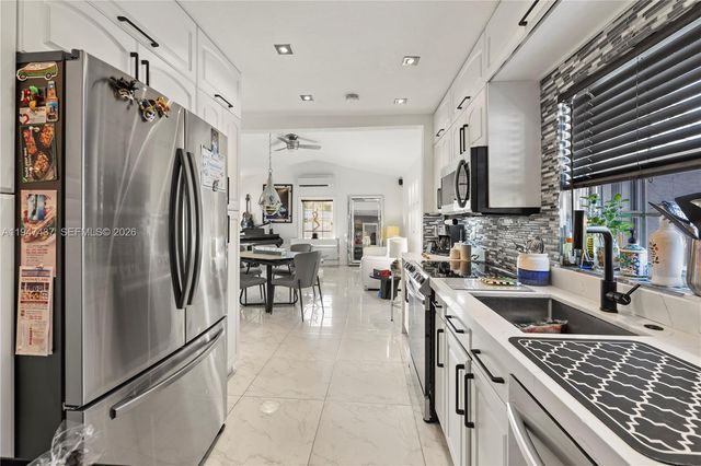 117 SW 6th St, Hallandale Beach, FL 33009