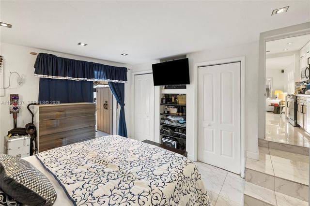 117 SW 6th St, Hallandale Beach, FL 33009