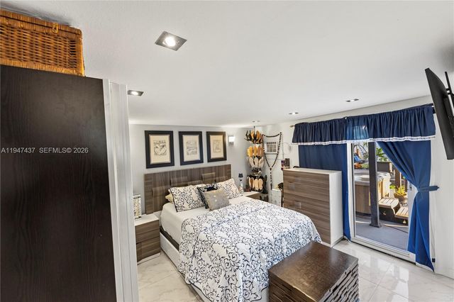 117 SW 6th St, Hallandale Beach, FL 33009