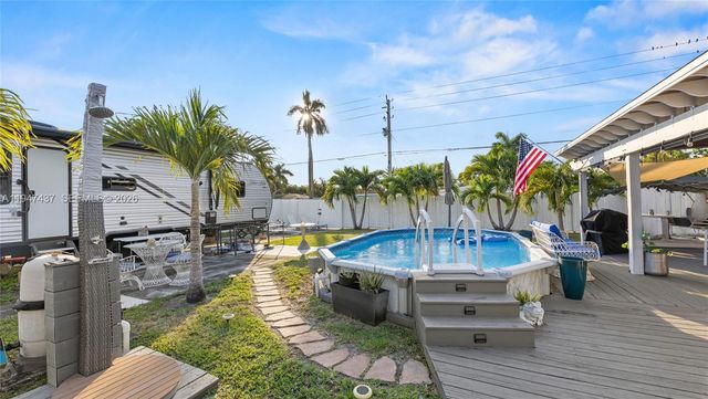 117 SW 6th St, Hallandale Beach, FL 33009