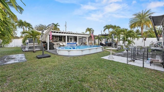 117 SW 6th St, Hallandale Beach, FL 33009