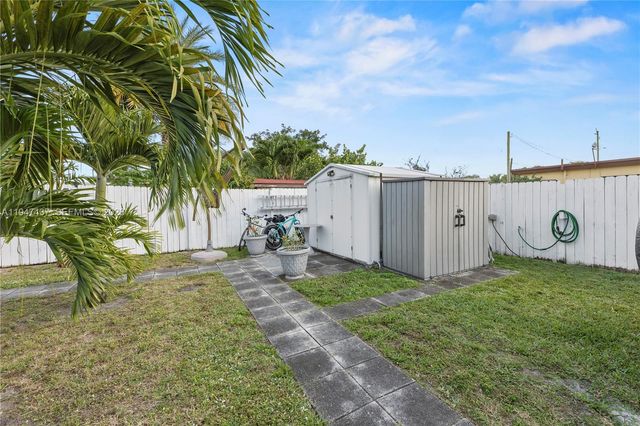 117 SW 6th St, Hallandale Beach, FL 33009