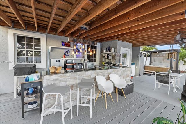 117 SW 6th St, Hallandale Beach, FL 33009