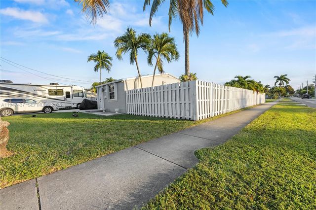 117 SW 6th St, Hallandale Beach, FL 33009