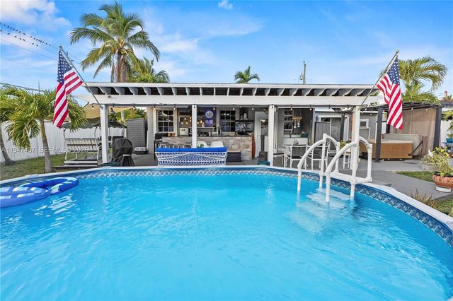 117 SW 6th St, Hallandale Beach, FL 33009