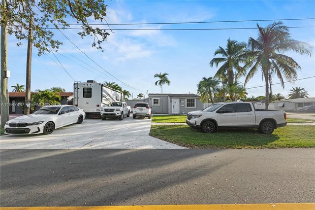 117 SW 6th St, Hallandale Beach, FL 33009