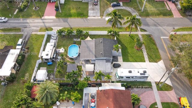 117 SW 6th St, Hallandale Beach, FL 33009