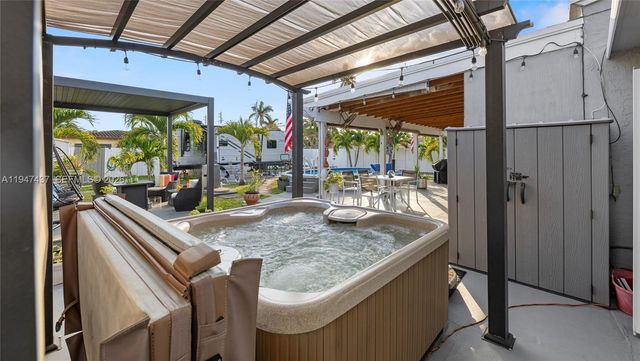 117 SW 6th St, Hallandale Beach, FL 33009