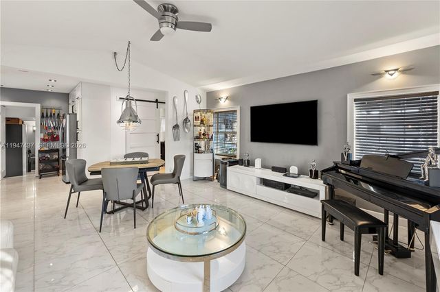 117 SW 6th St, Hallandale Beach, FL 33009