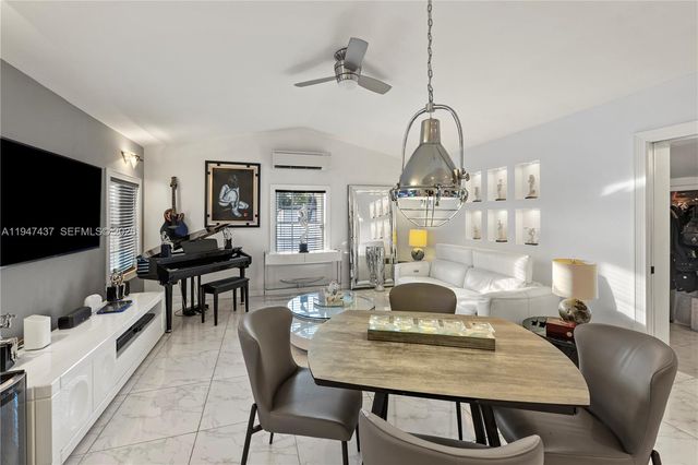 117 SW 6th St, Hallandale Beach, FL 33009