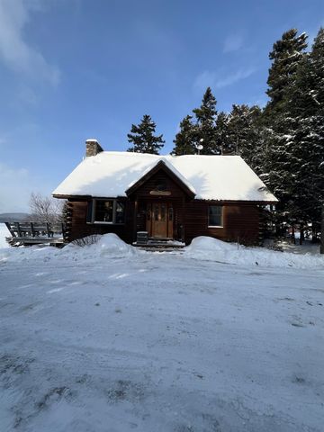 529 Beach Road, Pittsburg, NH 03592