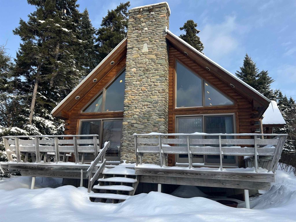 529 Beach Road, Pittsburg, NH 03592