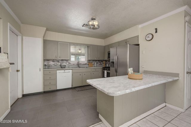 925 Delta Drive, Las Cruces, NM 88001