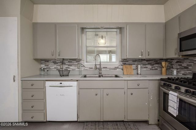 925 Delta Drive, Las Cruces, NM 88001