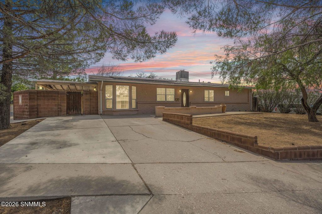 925 Delta Drive, Las Cruces, NM 88001