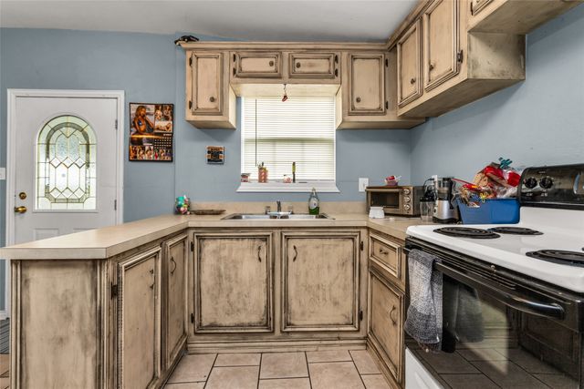 814 Cameron Avenue, Dallas, TX 75223