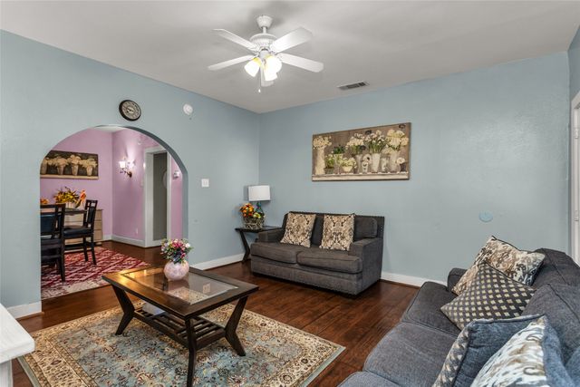 814 Cameron Avenue, Dallas, TX 75223