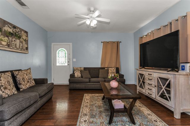 814 Cameron Avenue, Dallas, TX 75223