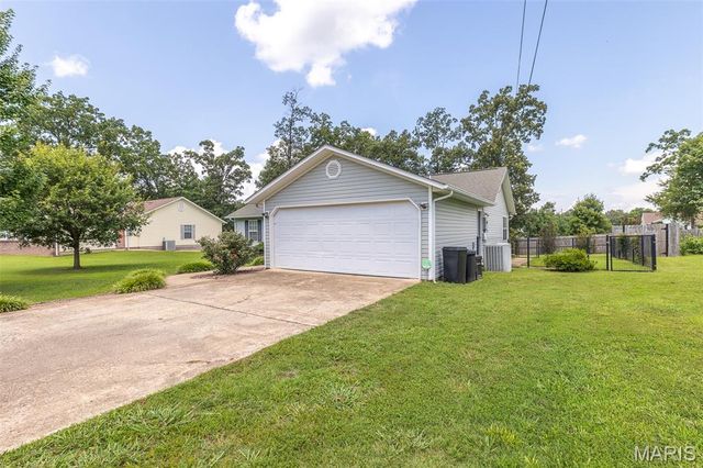 205 County Road 445, Poplar Bluff, MO 63901