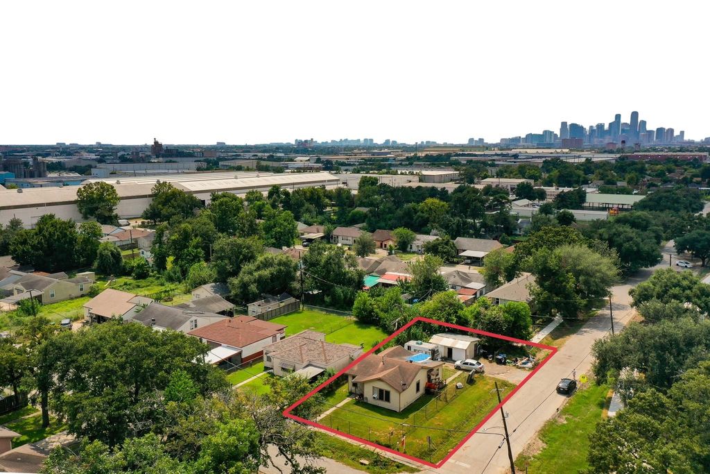 1102 Gazin Street, Houston, TX 77020