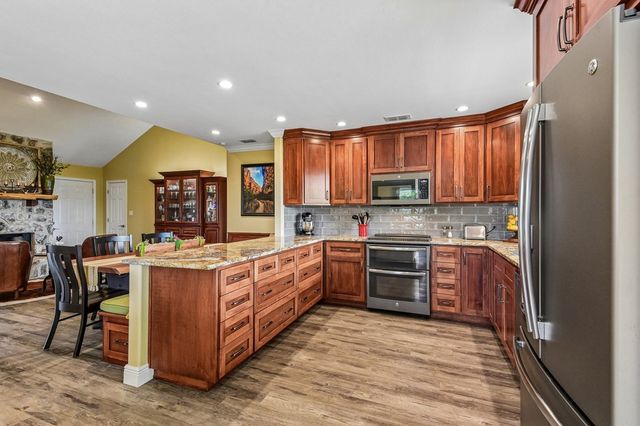 260 Timber Oak Rd, Kerrville, TX 78028